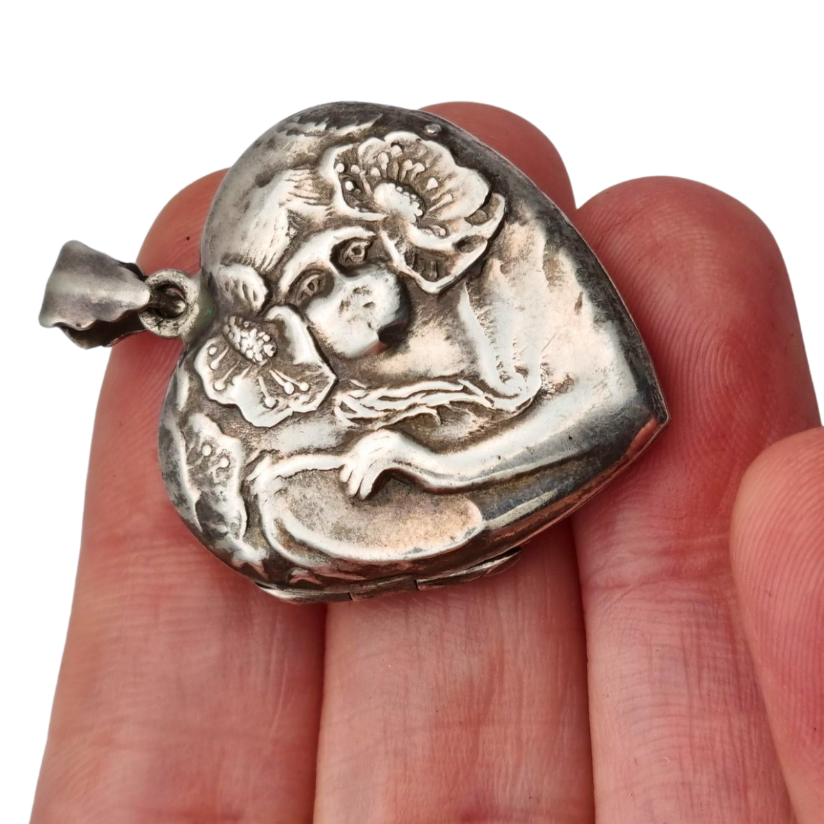 Heart-shaped locket pendant in Art Nouveau style, made of silver, Spain 1970-80