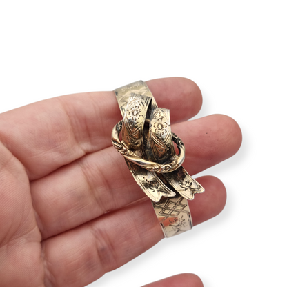 European Victorian bracelet in gilt silver with floral engraving and central bow, late 19th century