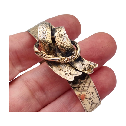 European Victorian bracelet in gilt silver with floral engraving and central bow, late 19th century