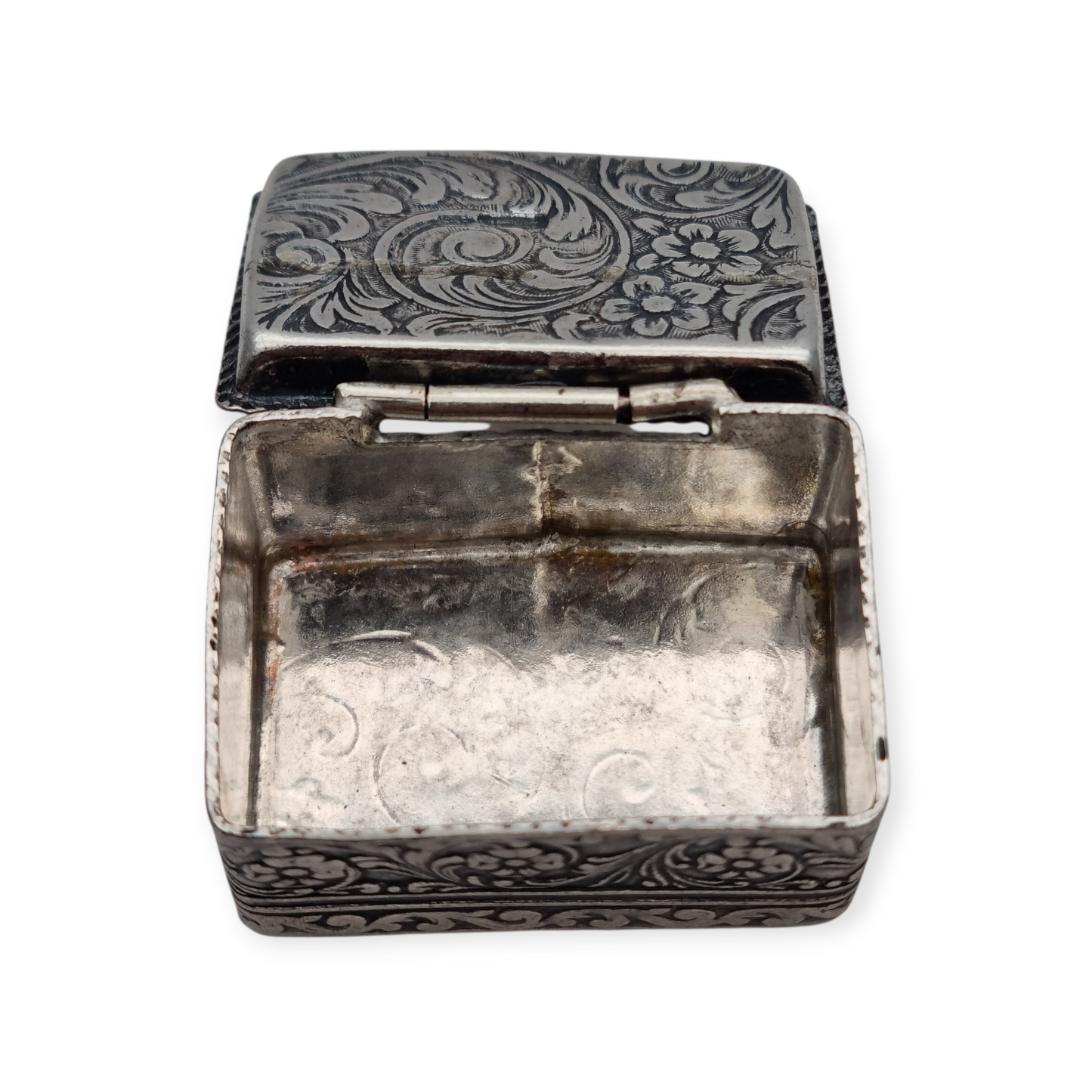 Vintage engraved 925 silver box – Europe, mid-20th century