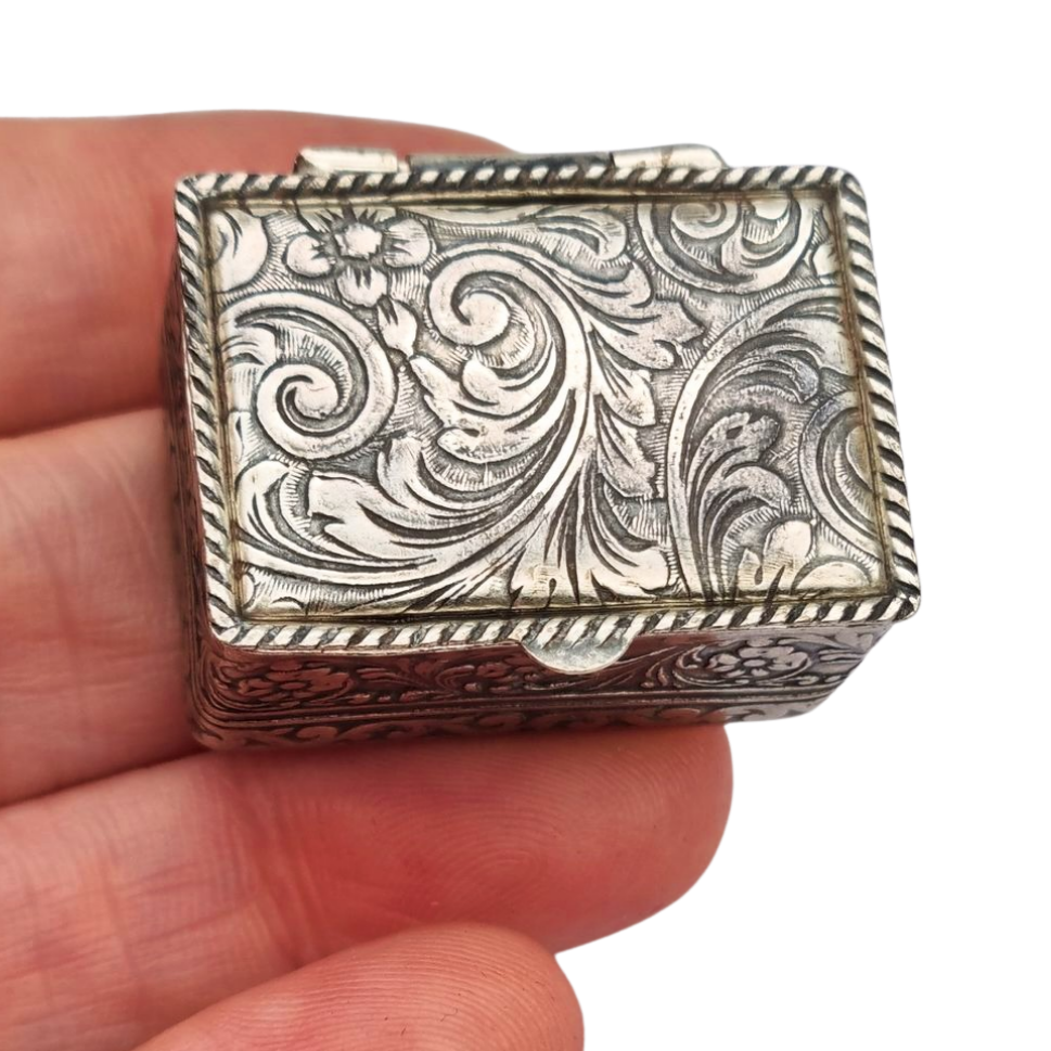 Vintage engraved 925 silver box – Europe, mid-20th century