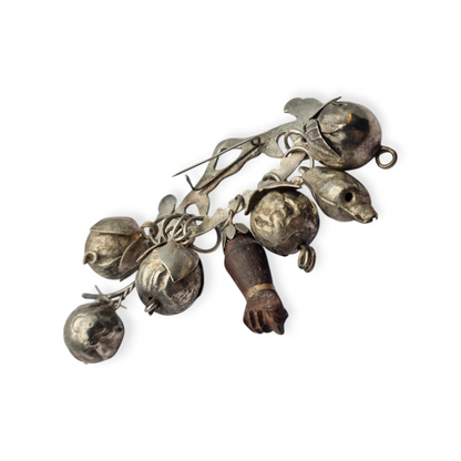 Penca Brasileña de Balangandán Ragastens en plata 900, broche amuleto 1950.