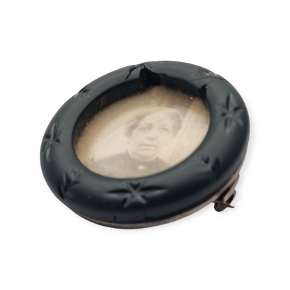 French Victorian brooch locket c.1900 in silver and vulcanite, “Breveté SGDG”