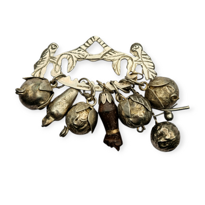 Penca Brasileña de Balangandán Ragastens en plata 900, broche amuleto 1950.