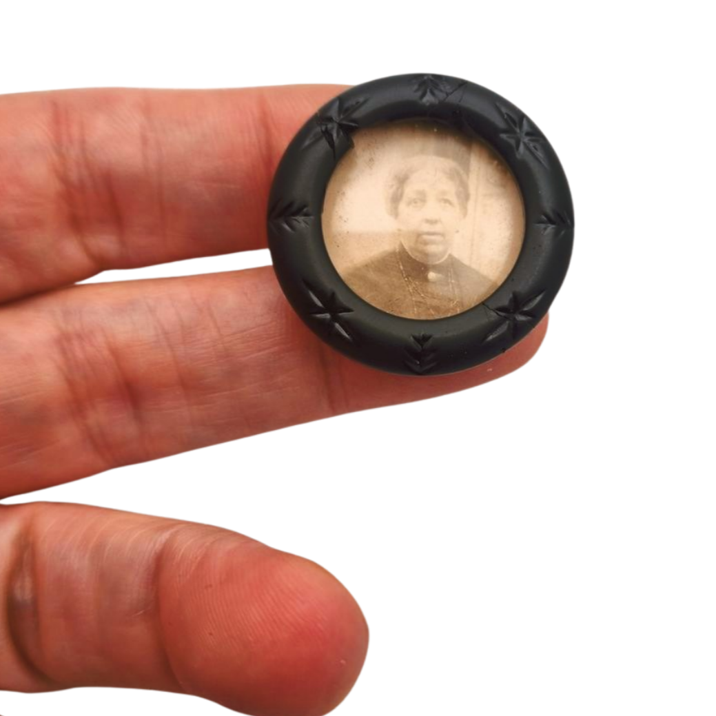 French Victorian brooch locket c.1900 in silver and vulcanite, “Breveté SGDG”