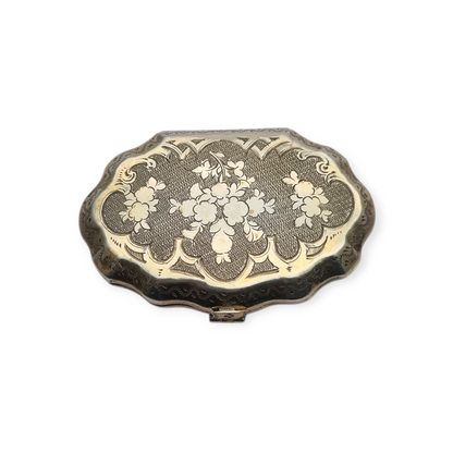 Art Nouveau silver coin purse, floral engraving, France circa 1900-1910