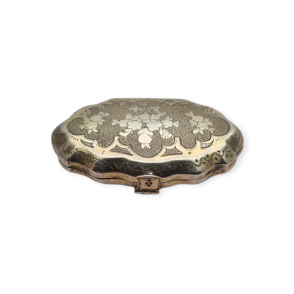 Art Nouveau silver coin purse, floral engraving, France circa 1900-1910