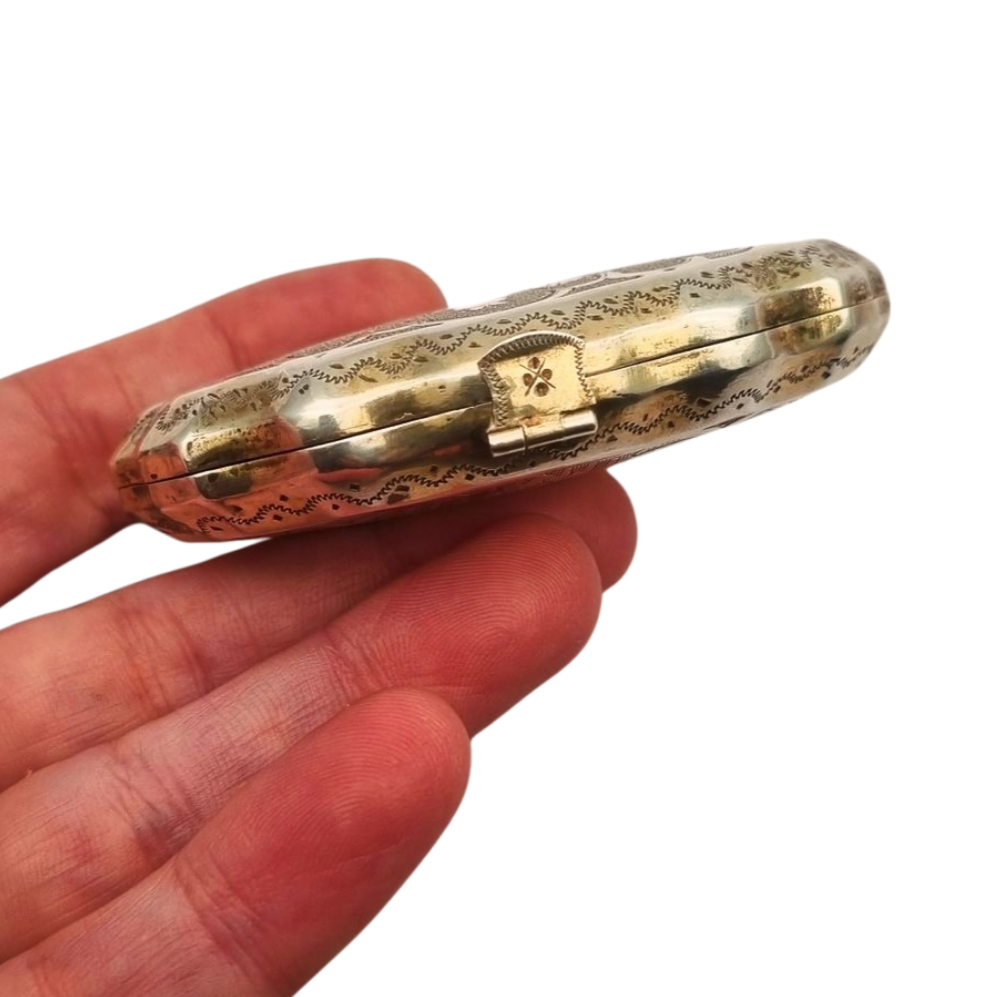 Art Nouveau silver coin purse, floral engraving, France circa 1900-1910