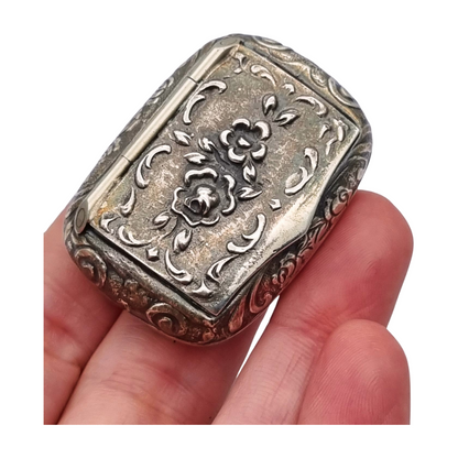 Small Italian silver 925 box engraved with flowers, Milan, circa 1970