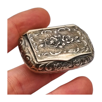 Small Italian silver 925 box engraved with flowers, Milan, circa 1970