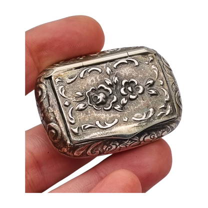 Small Italian silver 925 box engraved with flowers, Milan, circa 1970