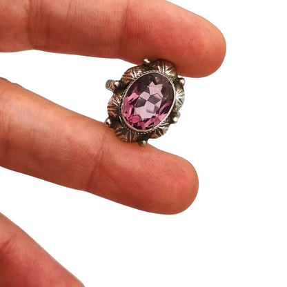 Anillo antiguo Art Déco de plata con piedra lila oval facetada, años 40-50