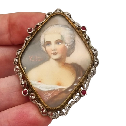Broche victoriano miniatura pintada firmado Vultur de plata y vermeil, circa 1880