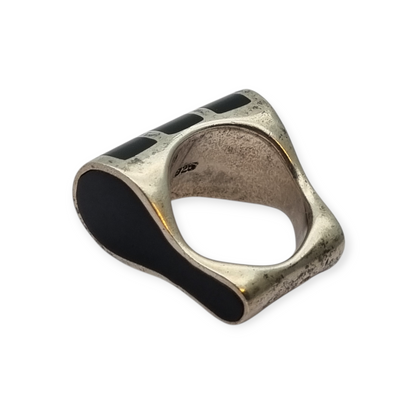 Geometric design ring in silver and black onyx, very original, 1980
