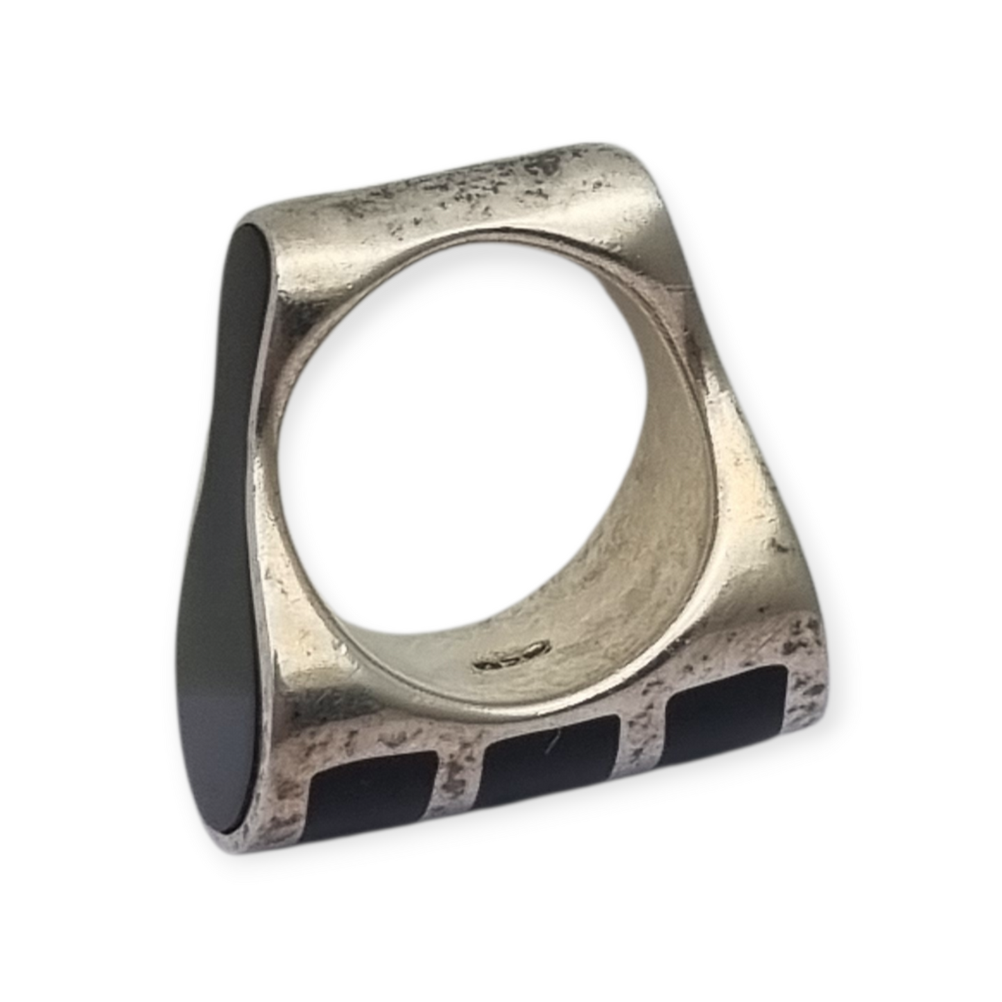 Geometric design ring in silver and black onyx, very original, 1980