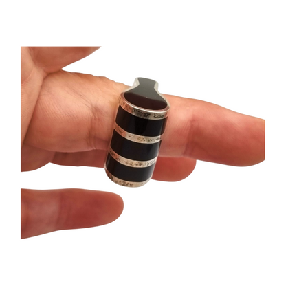 Geometric design ring in silver and black onyx, very original, 1980