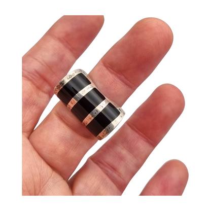 Geometric design ring in silver and black onyx, very original, 1980