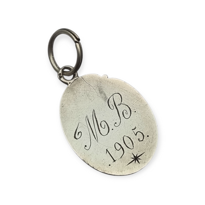 Colgante medalla de plata con cáliz y hostia, diseño modernista europeo circa 1905