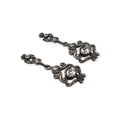 Pendientes de plata con pedrería blanca regionales, estilo barroco revival años 70