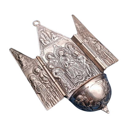 Benditera antigua de plata 800, tríptico religioso, Europa, circa 1950.