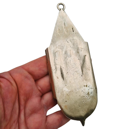 Benditera antigua de plata 800, tríptico religioso, Europa, circa 1950.