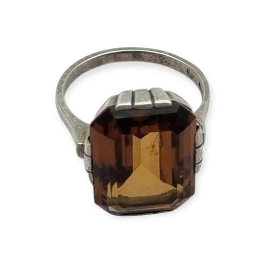 Anillo art déco  geométrico en plata con cristal ahumado, circa 1940-50