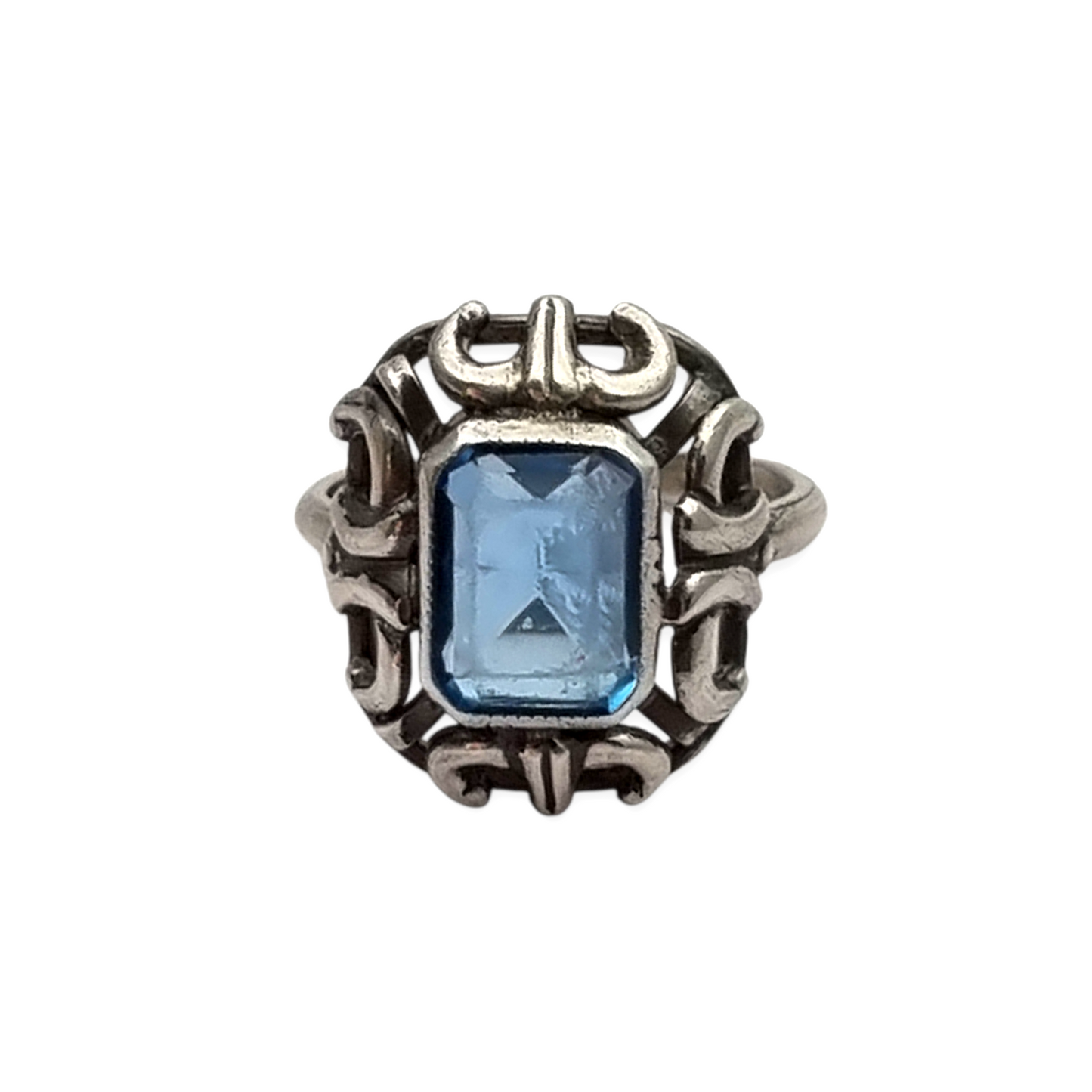 Anillo estilo Art Déco plata 835 con piedra azul rectangular, Europa circa 1960-70