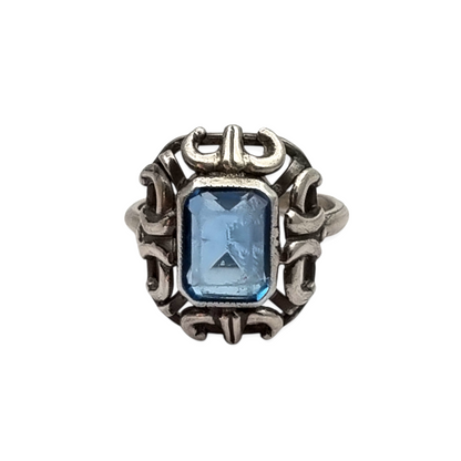 Anillo estilo Art Déco plata 835 con piedra azul rectangular, Europa circa 1960-70