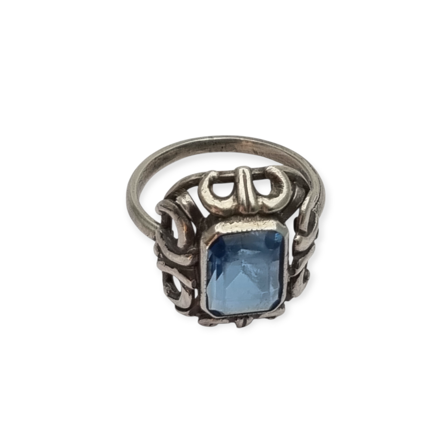 Anillo estilo Art Déco plata 835 con piedra azul rectangular, Europa circa 1960-70
