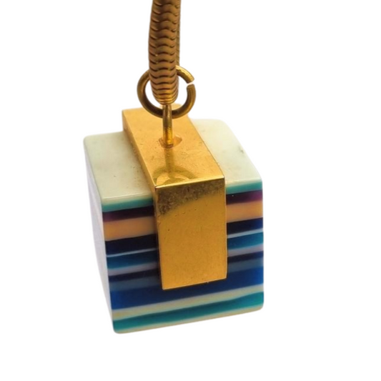 Colgante pop art vintage resina rayas azul multicolor con metal dorado circa  1980s