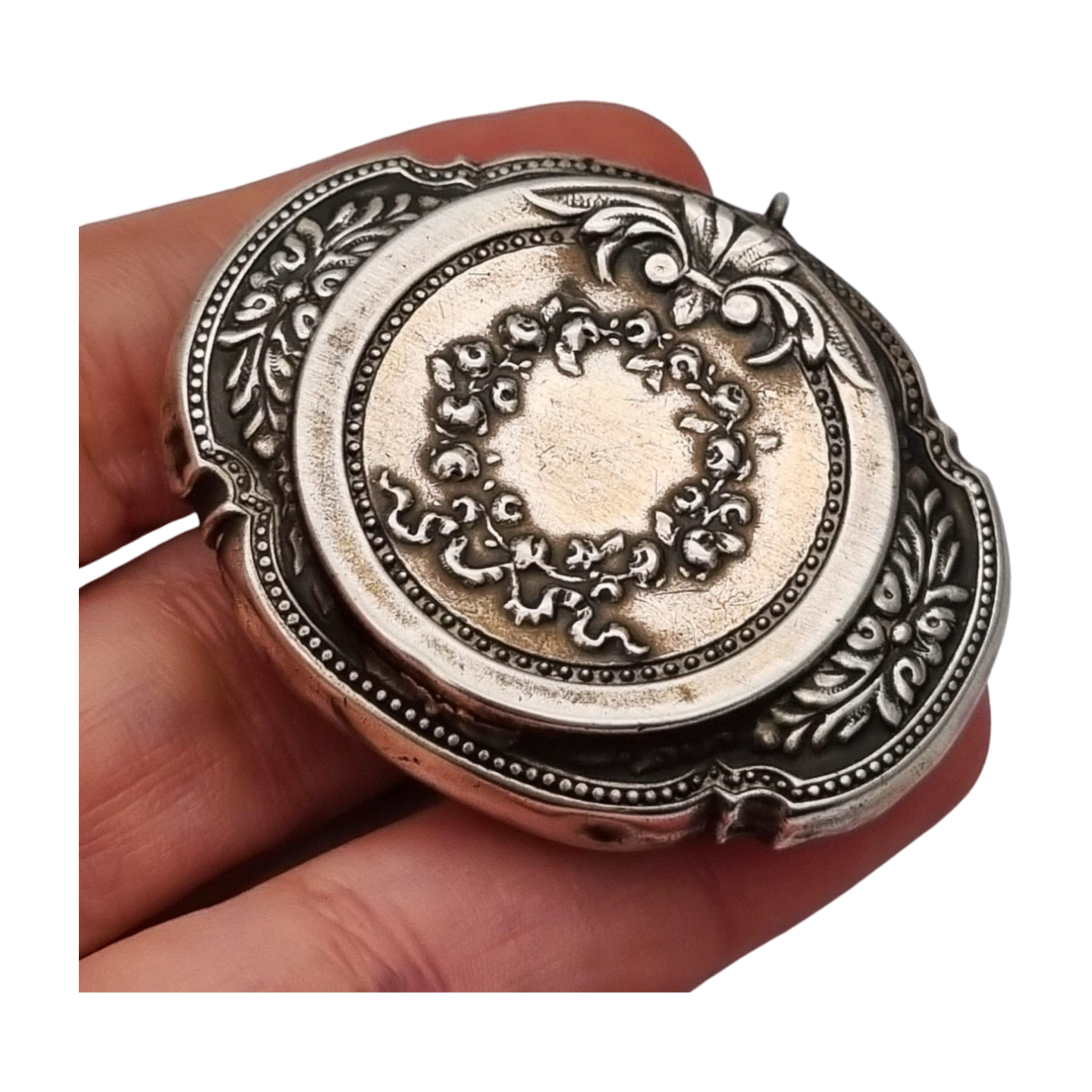 Antigua Polvera para chatelaine Modernista de plata con espejo interior, diseño floral, circa 1920.