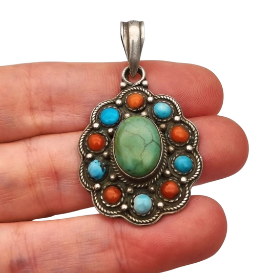 Colgante boho étnico en plata 925 con piedras de colores circa 1970