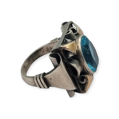 Anillo art deco catalán de plata 925, vistas oro y cristal azul simil aguamarina, España circa 1930.