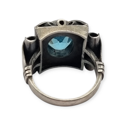 Anillo art deco catalán de plata 925, vistas oro y cristal azul simil aguamarina, España circa 1930.