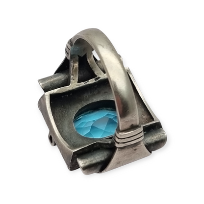 Anillo art deco catalán de plata 925, vistas oro y cristal azul simil aguamarina, España circa 1930.