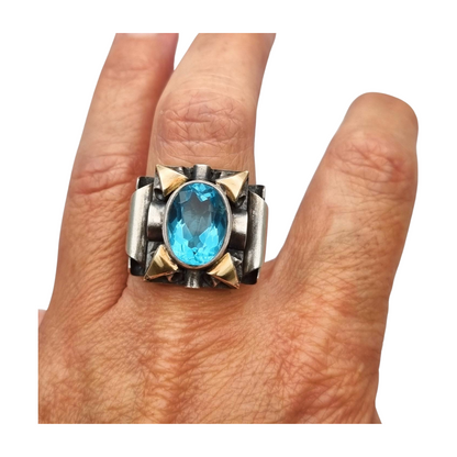 Anillo art deco catalán de plata 925, vistas oro y cristal azul simil aguamarina, España circa 1930.