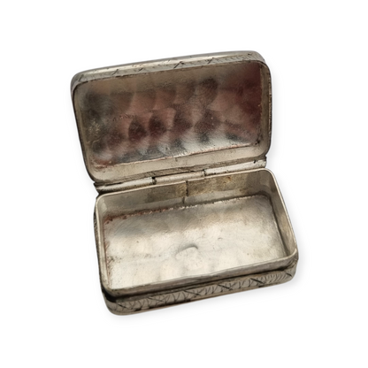 Small rectangular 925 silver box with geometric engraving, Italy circa 1990