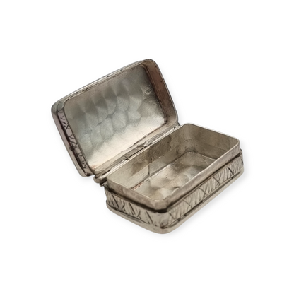 Small rectangular 925 silver box with geometric engraving, Italy circa 1990