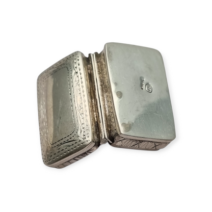 Small rectangular 925 silver box with geometric engraving, Italy circa 1990
