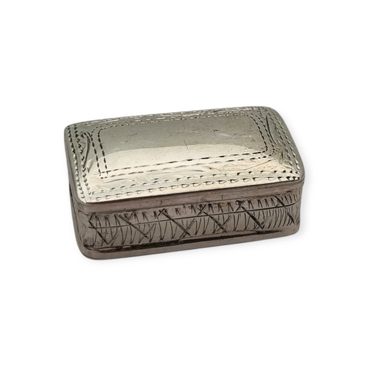 Caja pequeña rectangular de plata 925 con grabado geométrico, Italia circa 1990