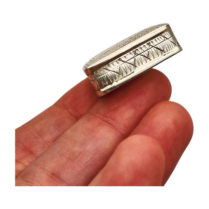 Small rectangular 925 silver box with geometric engraving, Italy circa 1990