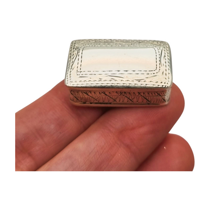 Small rectangular 925 silver box with geometric engraving, Italy circa 1990