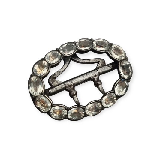 Hebilla victoriana de plata con pedrería incolora facetada, circa 1900