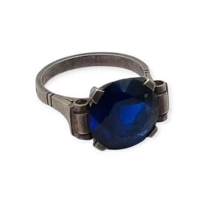 Anillo Art Déco francés de plata con cristal azul facetado, circa 1940-50