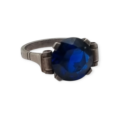 Anillo Art Déco francés de plata con cristal azul facetado, circa 1940-50