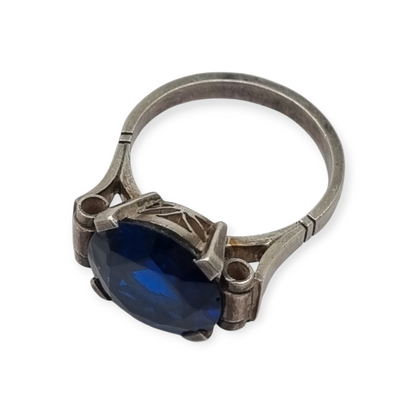 Anillo Art Déco francés de plata con cristal azul facetado, circa 1940-50