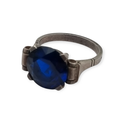 Anillo Art Déco francés de plata con cristal azul facetado, circa 1940-50