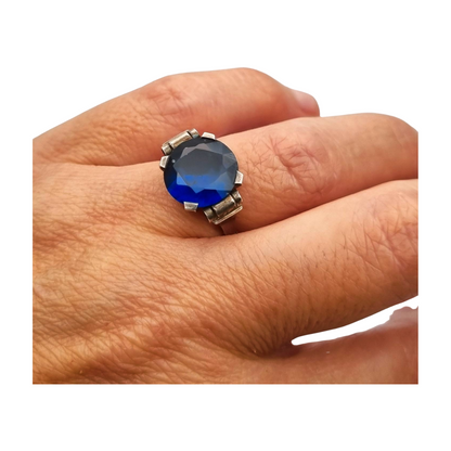 Anillo Art Déco francés de plata con cristal azul facetado, circa 1940-50