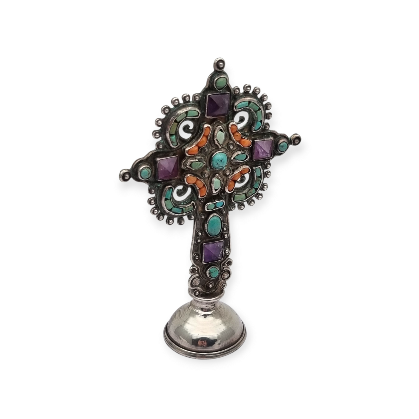 Cruz de plata de pie MATL Salas, Matilde Poulat México, con turquesa, amatista y coral, circa 1960.