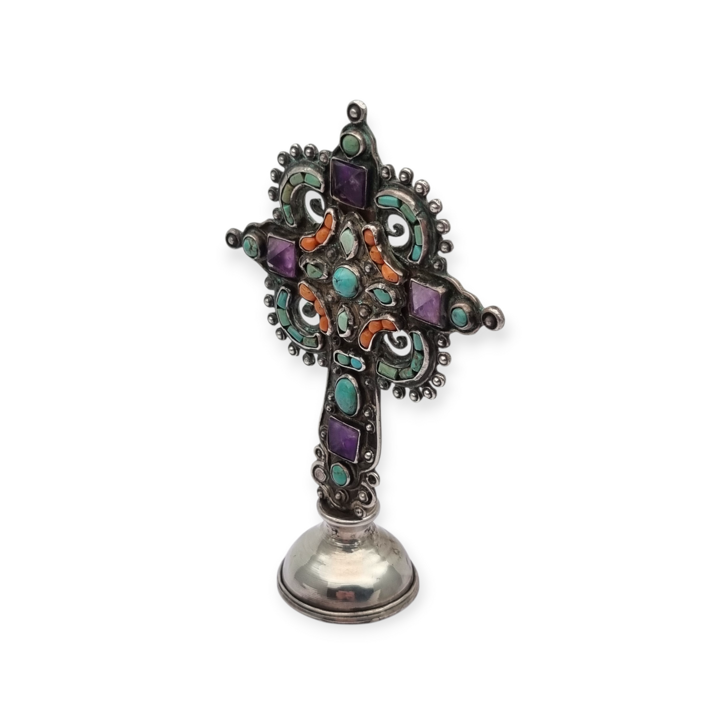 Cruz de plata de pie MATL Salas, Matilde Poulat México, con turquesa, amatista y coral, circa 1960.